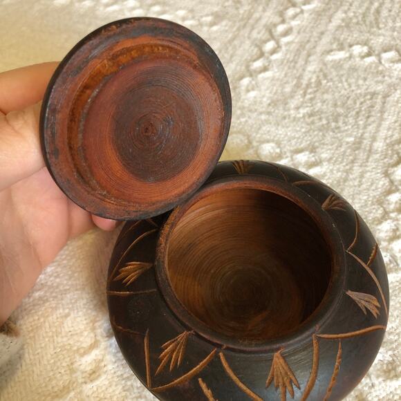 VTG Hand Carved Wooden Trinket Box w/ Lid Rustic Boho Decor Small Leaf 4"x2.5" - Picture 5 of 10